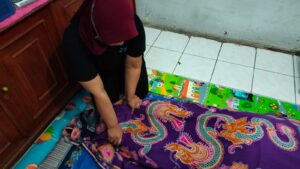 Terapis Massage by Mecapan memijat dari ujung kaki hingga kepala