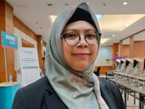 Ibu Siti Haniatunnisa penulis buku terbaru KH Ma'ruf Amin